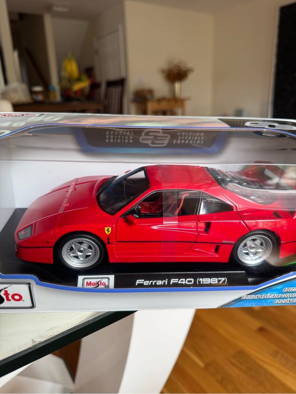 Ferrari F40 Die-Cast Model in Red 1/18